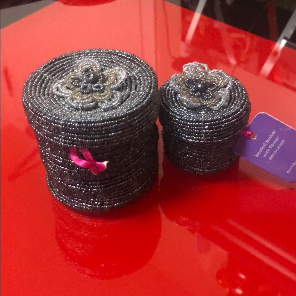 Beaded basket with flower decoration
